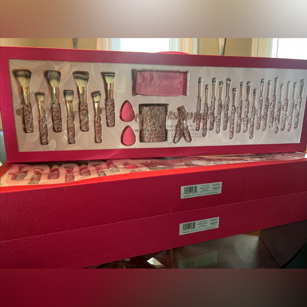 Glitz and Glam Viral Heartstopper Makeup Brush Set